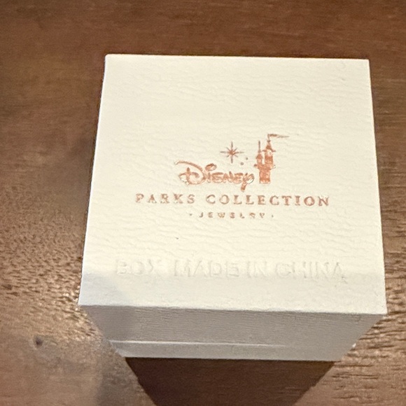 Pandora Disney Epcot Flower & Garden Festival Charm - Picture 8 of 8